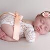 Amorar Baby Mädchen Overall Kleider Romper Outfit Neugeborene Fotografie Prop Babybekleidung Spitze-Spielanzug niedlichen Bogen Bodysuit Body Fotografie Strampler Kleid Zubehör + Stirnbänder Set – Bild 4