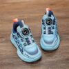 Ouoruee Kinderschuhe Atmungsaktiv Jungen Sportschuhe Mädchen Turnschuhe Laufschuhe mit Klettverschluss und rutschfest Leicht Halle Sohle 28EU-41EU – Bild 4