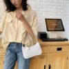 XUNXIANZHAO Everpertuk Umhängetasche Damen,Retro Umhängetasche, Schultertasche Leder Unterarm-Paket Frauen Clutch Bag, Achsel Handtaschen Schultertasche,Retro Totes Taschen (Weiß) – Bild 3